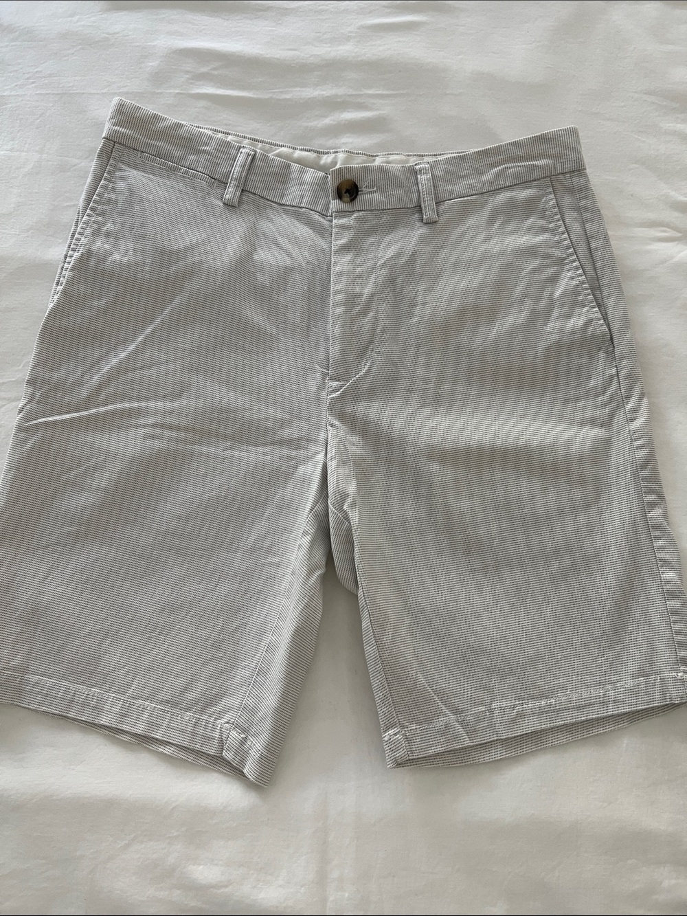 Old Navy Light Gray & White Men’s Shorts